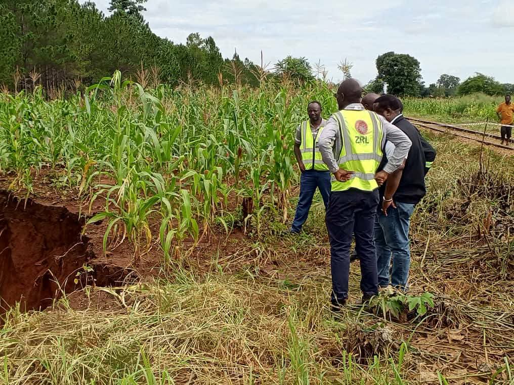 GOVERNMENT INSPECTS SINKHOLE ON THE NDOLA - SAKANIA RAILWAY LINE